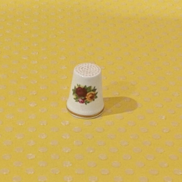 Vintage Royal Albert Old Country Roses Bone China Thimble - Picture 3 of 3